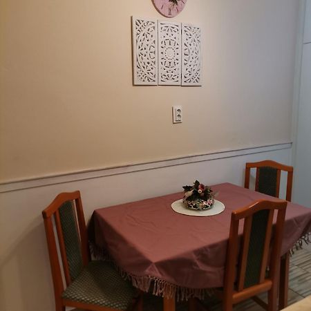 Malomszeg Apartman Pecs Bagian luar foto
